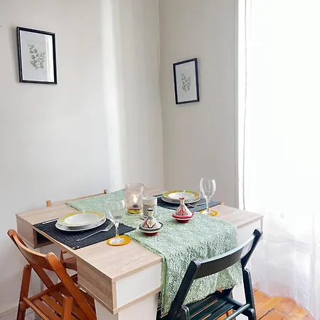 Eiffel Tower View Haussmanian Charm 2min Walk From The Eiffel Tower Gardens Apartment Paris
