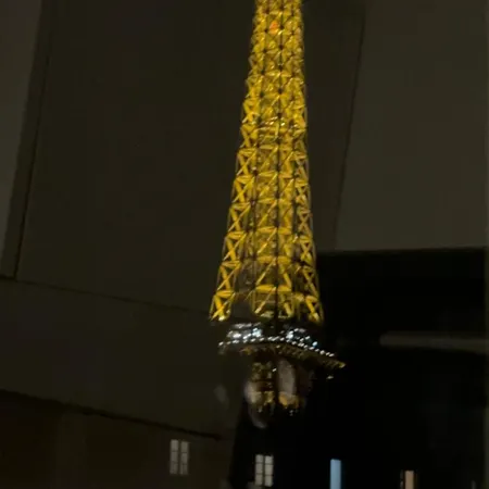 Eiffel Tower View Haussmanian Charm 2min Walk From The Eiffel Tower Gardens شقة *