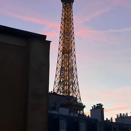 شقة Eiffel Tower View Haussmanian Charm 2min Walk From The Eiffel Tower Gardens باريس