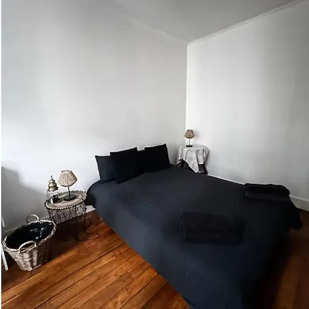 Eiffel Tower View Haussmanian Charm 2min Walk From The Eiffel Tower Gardens شقة